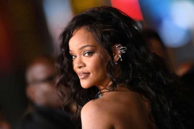 A cantora de Barbados Rihanna chega para a estreia mundial de "Pantera Negra: Wakanda Forever" da Marvel Studios no Dolby Theatre em Hollywood, Califórnia, em 26 de outubro de 2022