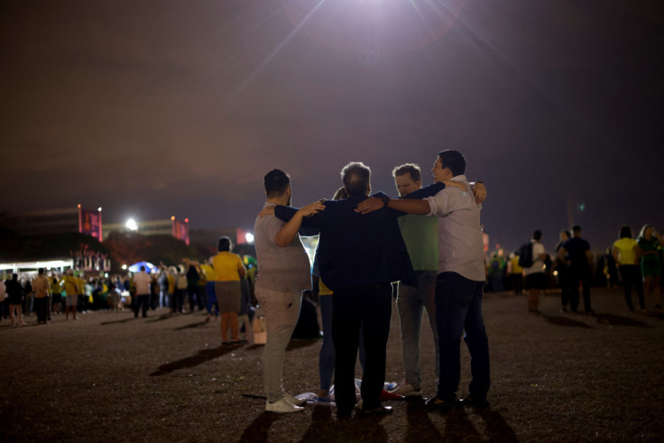 Apoiadores evangélicos do presidente Jair Bolsonaro participam de comício de campanha, em Brasília