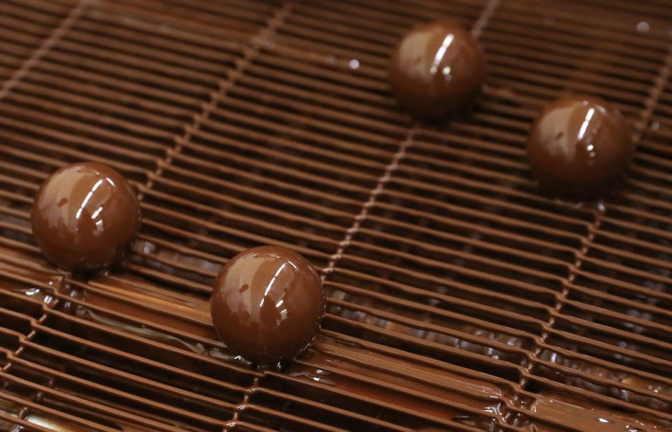 Chocolates são vistos em uma oficina de chocolate Wittamer antes do fim de semana da Páscoa em Bruxelas, Bélgica, em 17 de abril de 2019.