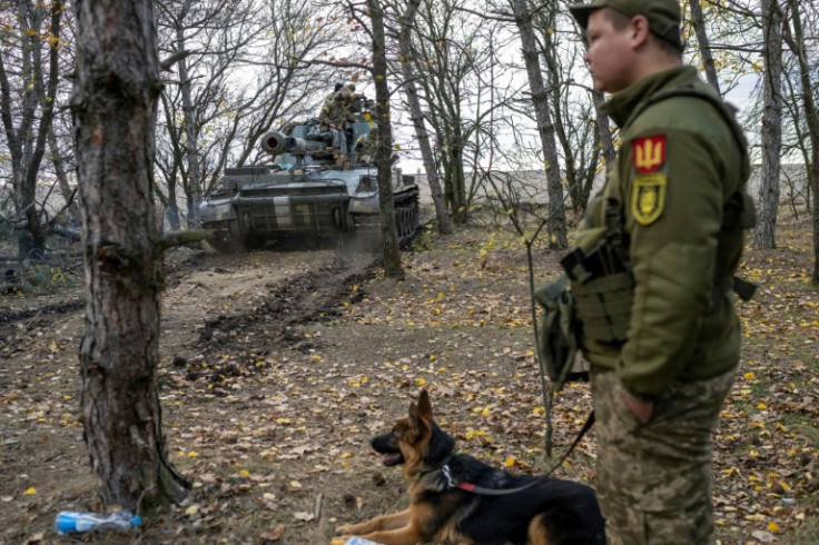 O comandante da artilharia ucraniana nomeou seu cachorro Javelina em homenagem ao míssil antitanque dos EUA