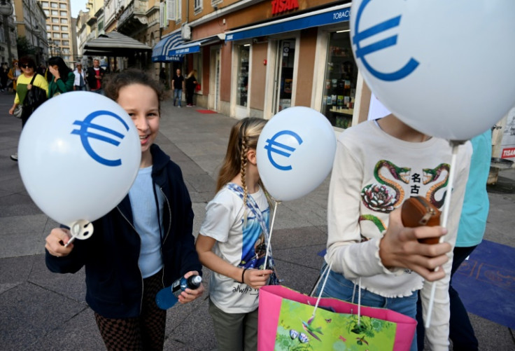 O governo tem tentado tranquilizar os croatas sobre a passagem para o euro e aumentar o entusiasmo do público
