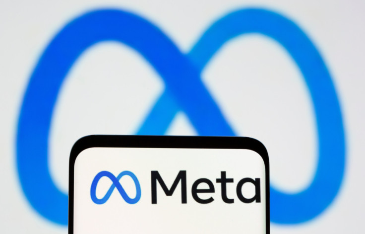 O novo logotipo de rebrand do Facebook Meta é visto no smartphone nesta imagem de ilustração