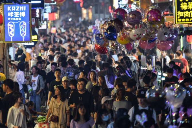 Uma rua movimentada é vista na cidade de Changsha, na província chinesa de Hunan, em setembro de 2020