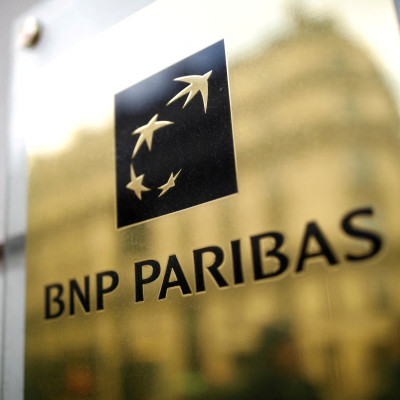 O logótipo do BNP Paribas é visto numa sucursal em Paris