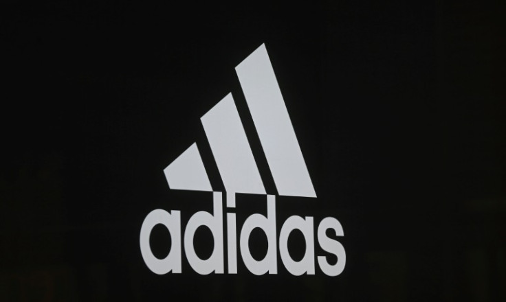 A Adidas tem lutado contra as consequências das restrições de coronavírus no principal mercado da China e também cortou laços com o controverso rapper Kanye West