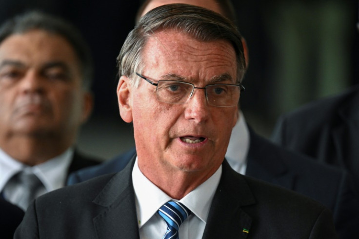 O presidente brasileiro Jair Bolsonaro faz uma declaração pela primeira vez após o segundo turno das eleições do país, no Palácio da Alvorada, em Brasília, em 1º de novembro de 2022