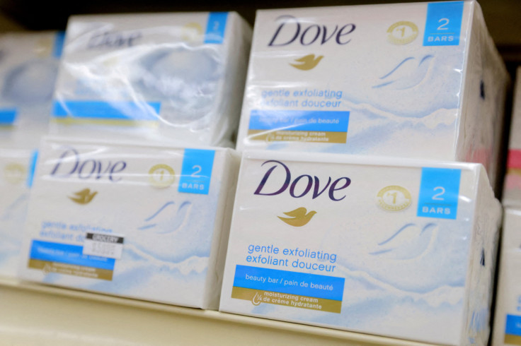 Dove, uma marca da Unilever, é vista em uma loja em Manhattan, Nova York