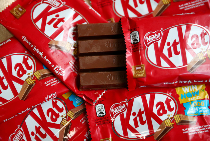 Barras de wafer com cobertura de chocolate Kit Kat fabricadas pela Nestlé são vistas em Londres