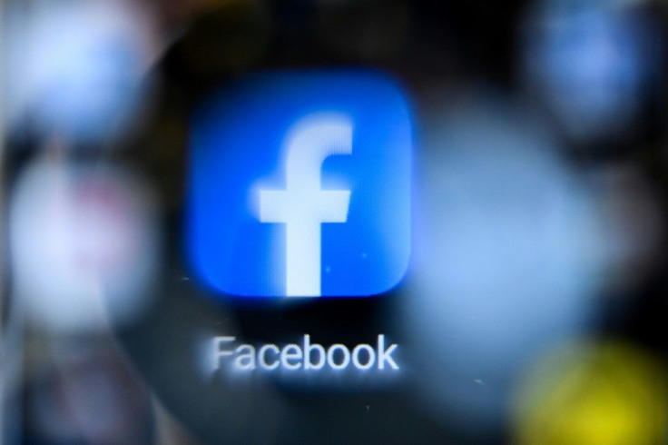 Senadores pressionam o Facebook a &#39;interromper imediatamente&#39; o piloto da carteira Novi