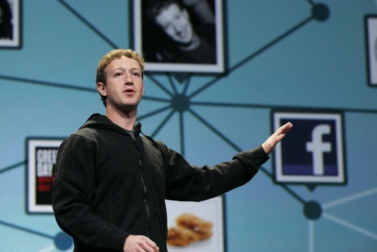 Mark Zuckerberg é visto em 2010, sendo o Facebook já a maior rede social online mas antes da sua estreia na bolsa