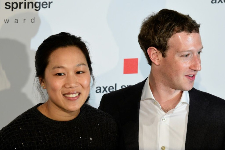 O fundador e CEO do Facebook, Mark Zuckerberg, e sua esposa Priscilla Chan, vista aqui em 2016, estão doando cerca de US$ 400 milhões para ajudar os administradores eleitorais locais dos EUA.