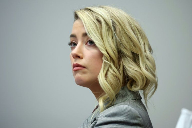Amber Heard processou Johnny Depp por declarações supostamente difamatórias do advogado de seu ex-marido