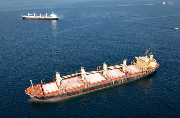 Navio de carga Rubymar, transportando grãos ucranianos, é visto no Mar Negro ao largo de Kilyos, perto de Istambul