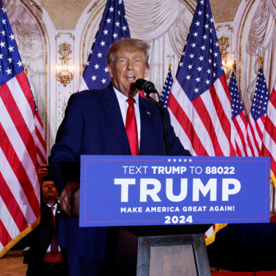 O ex-presidente dos EUA, Donald Trump, anuncia que concorrerá à presidência em 2024 em sua propriedade Mar-a-Lago em Palm Beach
