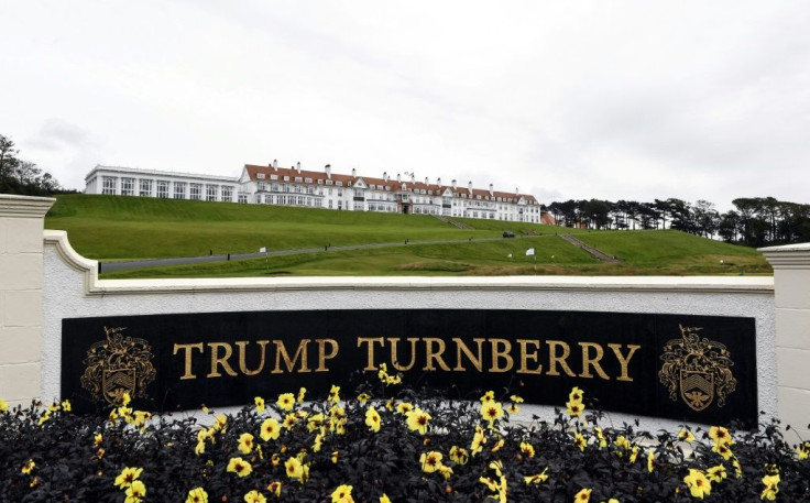 Membros do Parlamento escocês rejeitaram uma moção pedindo a investigação dos dois campos de golfe escoceses da Organização Trump, incluindo o hotel e resort de golfe Trump Turnberry, usando uma "ordem de riqueza inexplicada"