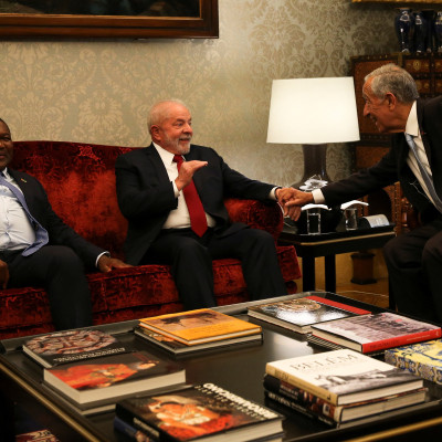 O Presidente de Sousa de Portugal encontra-se com o Presidente eleito do Brasil, Lula da Silva, e o Presidente de Moçambique, Nyusi, em Lisboa