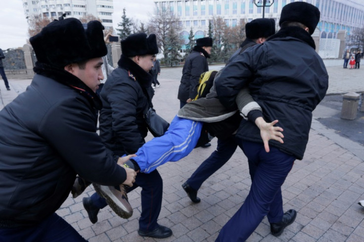 Embora o Cazaquistão tenha se estabilizado, desde a agitação mortal de janeiro, as tensões persistem
