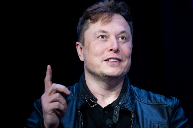 Um acionista da Tesla acusou Elon Musk, retratado em outubro de 2022, de &#39;enriquecimento injustificado&#39;