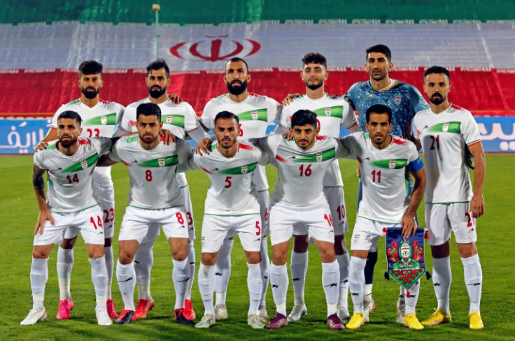 Ativistas pediram aos torcedores de futebol que assistem à Copa do Mundo que começa no final deste mês para cantar o nome de Amini aos 22 minutos em cada uma das partidas do Irã