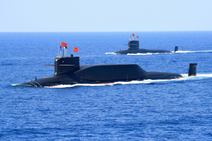 Submarino de míssil balístico da classe Jin Tipo 094A movido a energia nuclear da Marinha do Exército de Libertação do Povo Chinês (PLA) é visto durante uma exibição militar no Mar da China Meridional