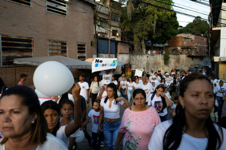 Moradores de Caracas marcharam em 20 de novembro de 2022 para exigir justiça pelo assassinato, supostamente por um policial, de uma menina de 11 anos baleada enquanto dormia; tais assassinatos envolvendo a polícia estão supostamente em ascensão