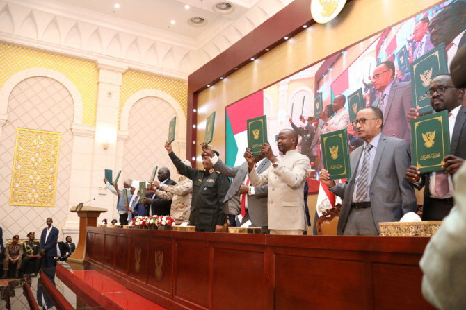 Cerimônia de assinatura do acordo-quadro entre governantes militares e poderes civis em Cartum