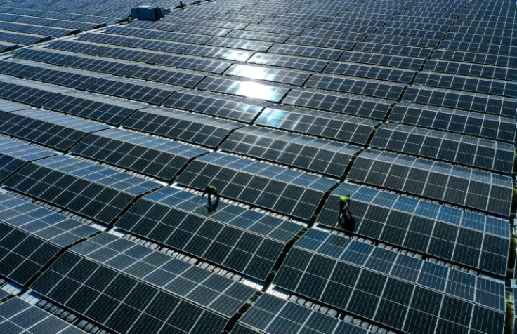 A capacidade total de energia renovável em todo o mundo deve quase dobrar nos próximos cinco anos, prevê a AIE, à medida que as nações buscam maior segurança energética