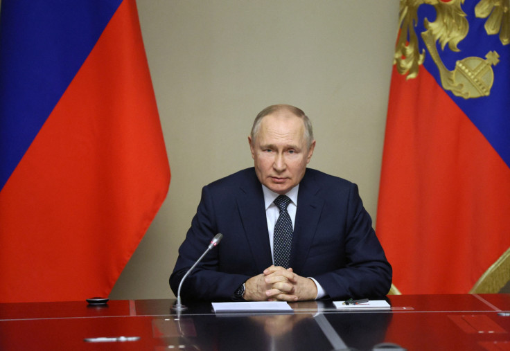 O presidente russo, Vladimir Putin, preside uma reunião com membros do Conselho de Segurança na região de Moscou