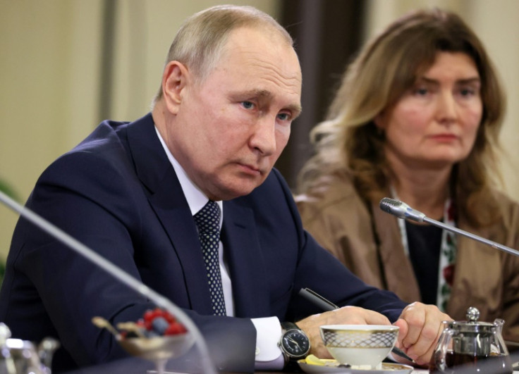 A reunião cuidadosamente coreografada ocorreu na residência de Vladimir Putin