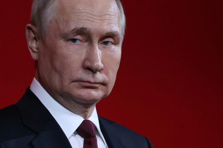 O presidente russo, Vladimir Putin, não vai ao G20 e suas tropas estão em retirada na Ucrânia