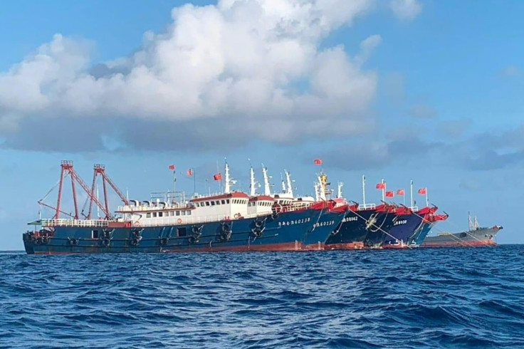 Uma frota de navios chineses ancorados no recife Whitsun provocou uma disputa diplomática entre Manila e Pequim