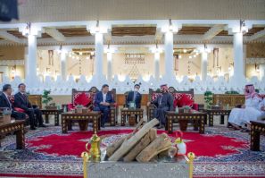O príncipe herdeiro saudita Mohammed Bin Salman se encontra com o presidente chinês Xi Jinping em Riad
