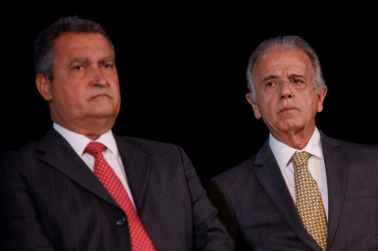 O chefe da Casa Civil, Rui Costa, e o ministro da Defesa, José Múcio, participam de coletiva de imprensa no prédio do governo de transição em Brasília