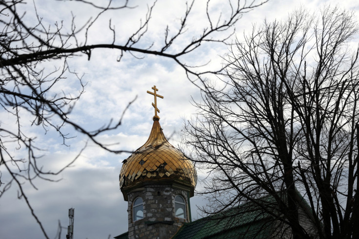 Os restos de uma catedral em uma igreja destruída pela guerra, enquanto o ataque da Rússia à Ucrânia continua, na antiga cidade ocupada pela Rússia de Lyman, região de Donetsk na Ucrânia