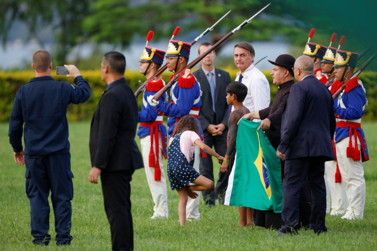 Presidente Bolsonaro recebe apoiadores no Palácio da Alvorada, em Brasília