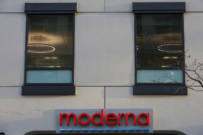 Uma placa marca a sede da Moderna em Cambridge