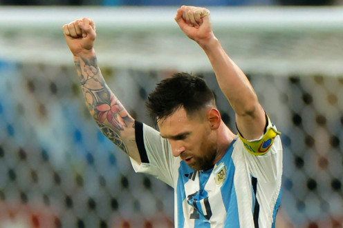 Lionel Messi comemora após a Argentina vencer a Austrália e chegar às quartas de final da Copa do Mundo