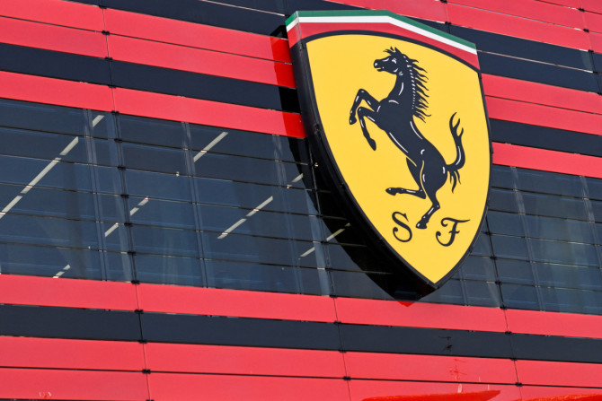 O CEO da Ferrari, Benedetto Vigna, revela a nova estratégia de longo prazo da empresa, em Maranello