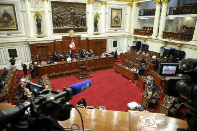 O congresso do Peru votou para antecipar as eleições gerais de 2026 para 2024 em uma tentativa de resolver uma crise política turbulenta