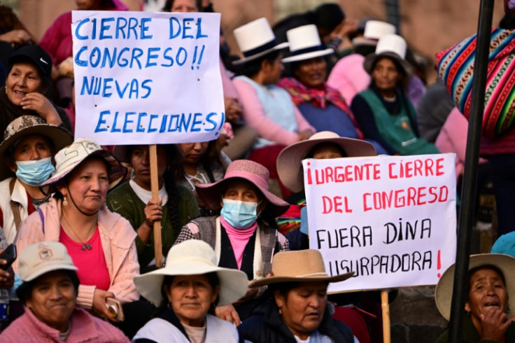 Manifestantes no Peru querem novas eleições, chamando Dina Boluarte de usurpadora