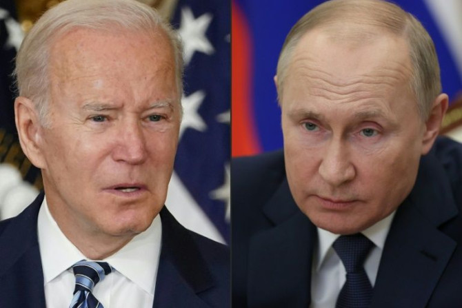 O presidente dos EUA, Joe Biden (à esquerda), enfrenta a maior crise de política externa de sua presidência com a agressão do líder russo Vladimir Putin à Ucrânia