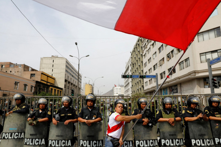 Parlamentares do Peru votam para derrubar o presidente Castillo após ameaça de fechamento do Congresso