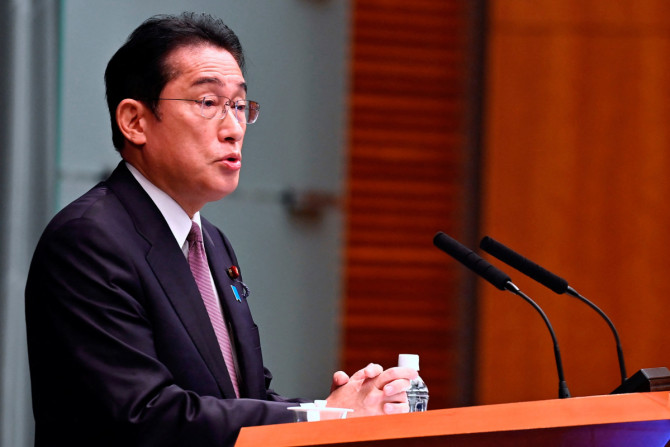 Conferência de imprensa do primeiro-ministro japonês Kishida em Tóquio