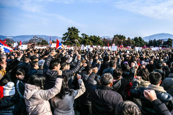 Milhares se reuniram no domingo no Azerbaijão