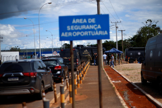 Veículo do grupo antibomba da Polícia Federal é fotografado em Brasília