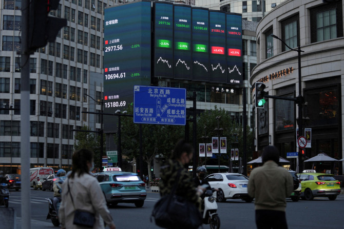 Uma exibição gigante de índices de ações em Xangai