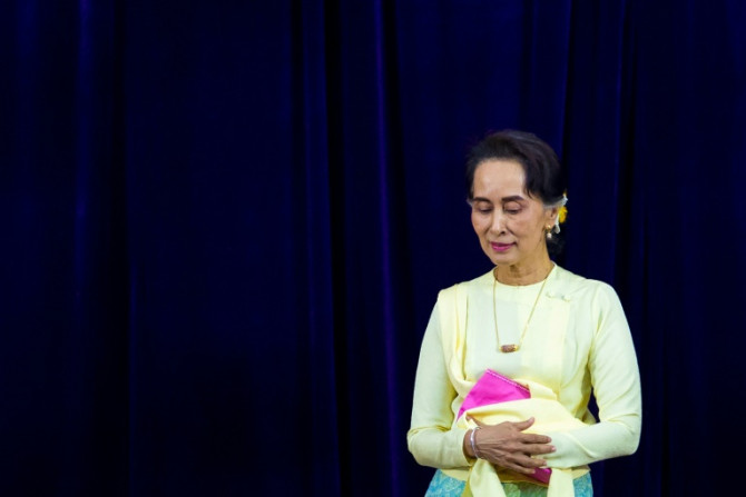 Um tribunal da junta de Mianmar condenou a líder civil deposta Aung San Suu Kyi a sete anos de prisão por corrupção