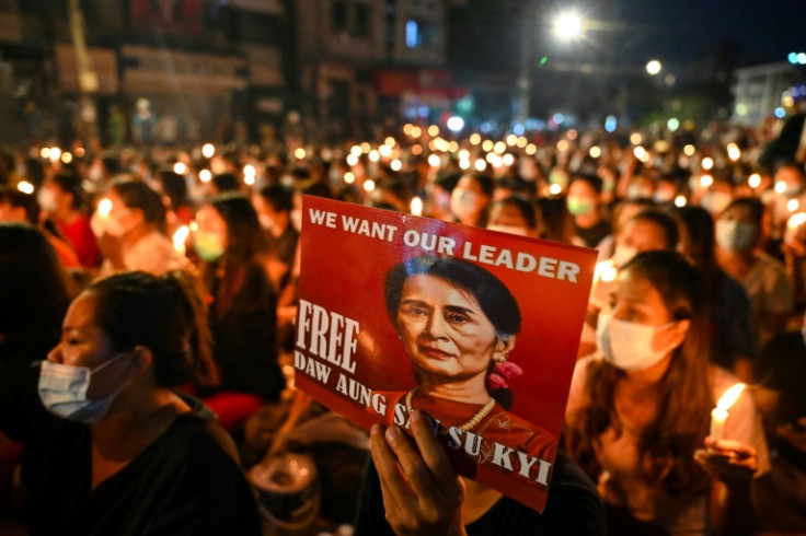 Prisioneira do exército desde o golpe de 2021, Suu Kyi, 77, foi condenada por todas as acusações feitas contra ela, desde corrupção até posse ilegal de walkie-talkies e desrespeito às restrições da Covid