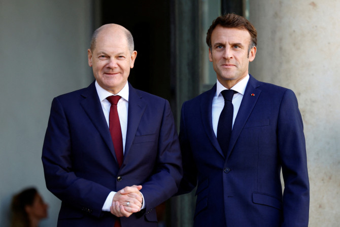 Macron da França e Scholz da Alemanha no Palácio do Eliseu em Paris