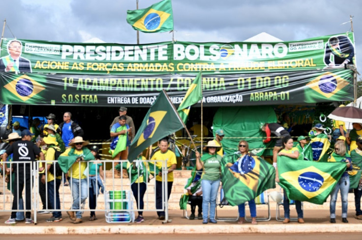 Luiz Inácio Lula da Silva assume as rédeas de um país em que 58 milhões de pessoas não votaram nele - apoiadores do presidente Jair Bolsonaro se manifestaram contra os resultados das eleições presidenciais